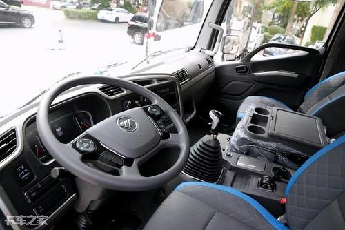 220马力6米2高顶双卧,福田欧航r系载货车内饰太抢眼了