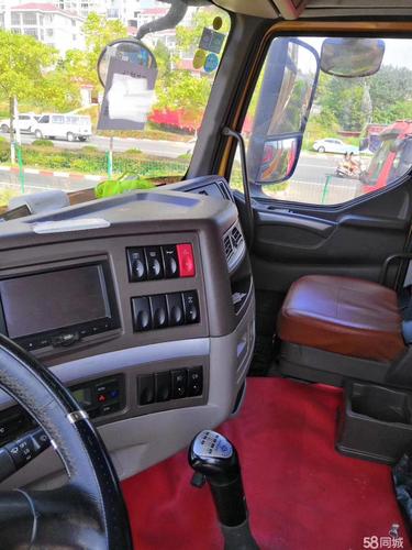 东风柳汽 乘龙h7重卡 350马力 8x4 9.6米仓栅式载货车