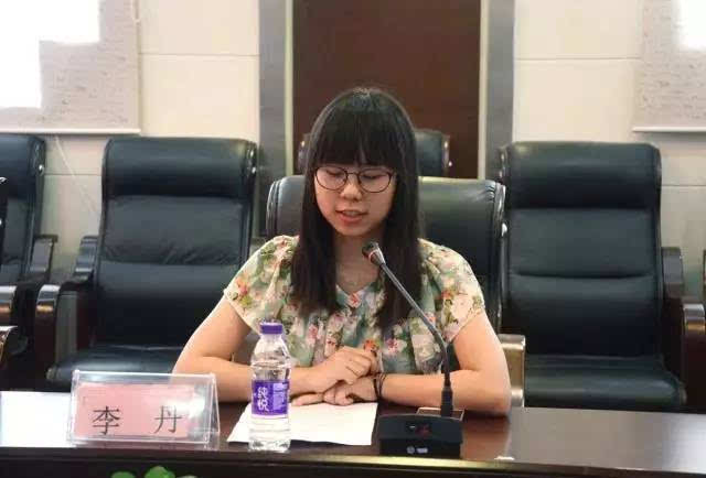 去年考上清华大学新闻与传播学院的湖南省文科状元李丹发表了感想