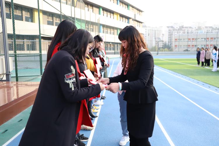 传承红色基因 彰显时代担当——西安高新区第三初级中学少先队建队暨