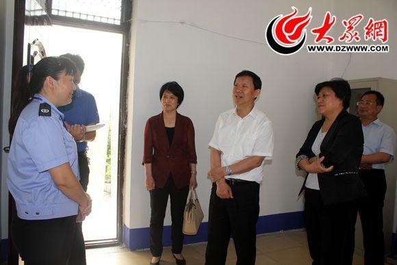 区县 巨野   6月1日,菏泽市委政法委副书记,市综治办主任李冠斌一行在