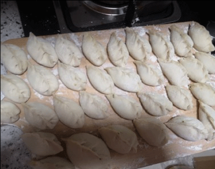 过年在家包饺子的心情说说过年自己动手包饺子有趣说说