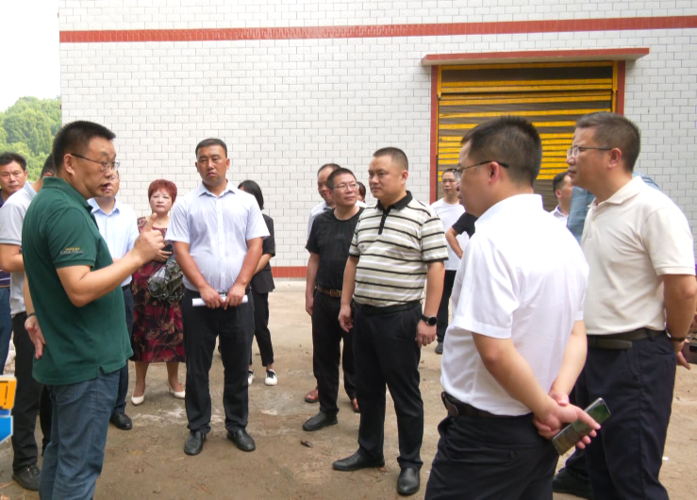 武胜县委书记谭云调研城乡供水工作