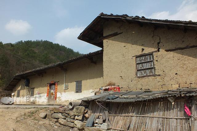 房子"或可能成为改造对象,将统统这样处理:户口在城市,农村老家还有房