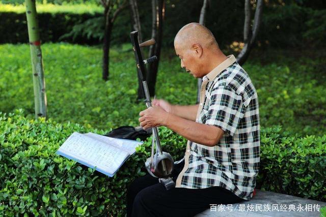 为什么有些不识谱的老人会拉二胡