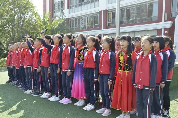 "我骄傲,我是中国人!"——东华小学周一国旗下讲话