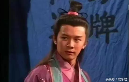 艺人何宝生曾经在tvb影视剧中饰演过无数经典形象,《笑傲江湖》林平之