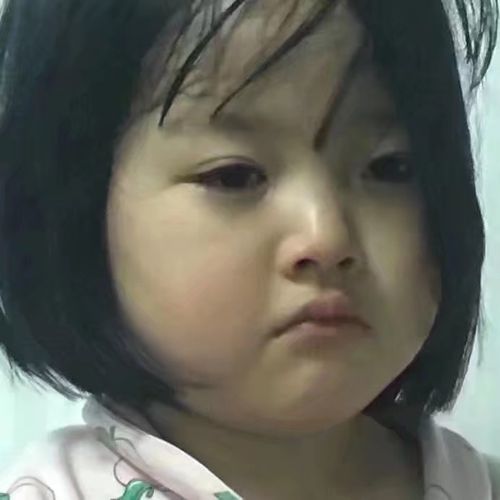 已找到|戴帽子的小女孩表情包