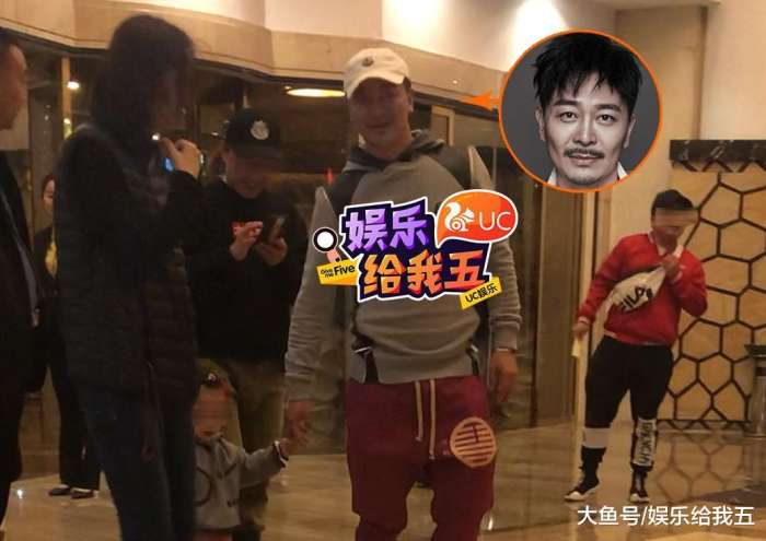 吴樾纵容女儿酒店"撒泼" 与老婆齐牵小手晒浪漫