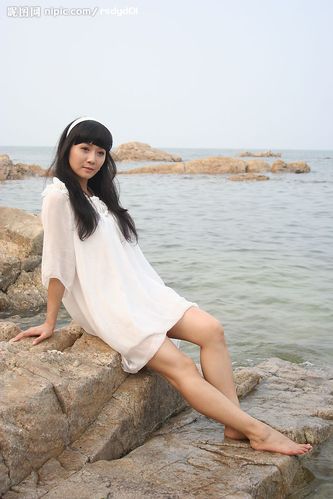  p>梅莉那( i>曾用名:梅丽娜 /i>),毕业于湖南政法大学法律系,中国