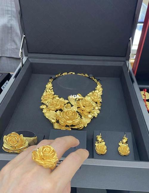 周大福婚嫁套装_婚嫁_周大福怎么样_婚嫁_婚礼造型