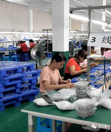 招工:茂名电子厂招聘普工几十名,包吃包住,月薪.