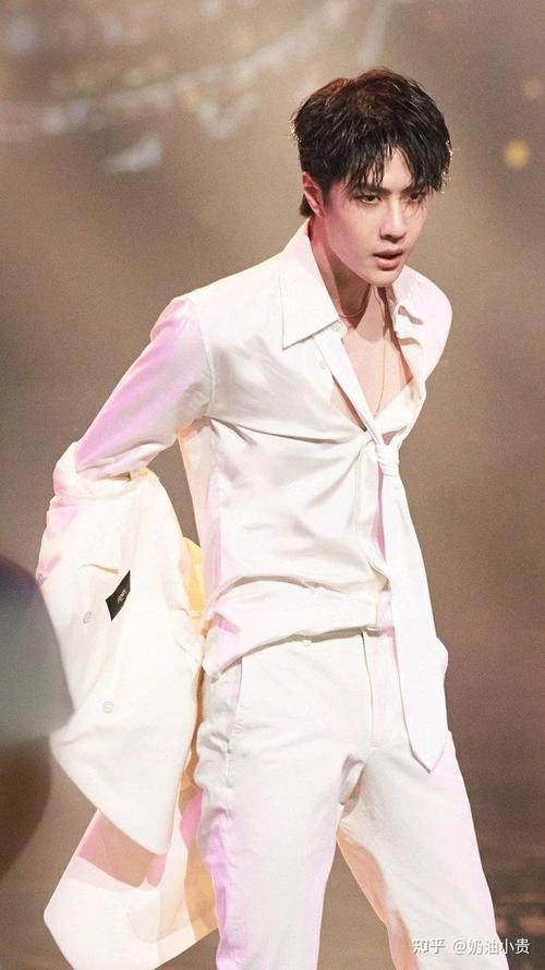 你认为王一博最帅的全身照是哪张?