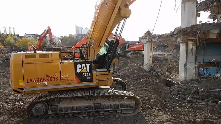 司机视力非常的好,卡特374f挖掘机装载长前