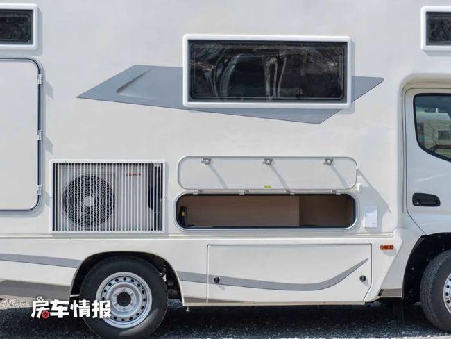 四驱丰田轻卡房车,3.0t自动挡不到5米长,车内2张2米大床
