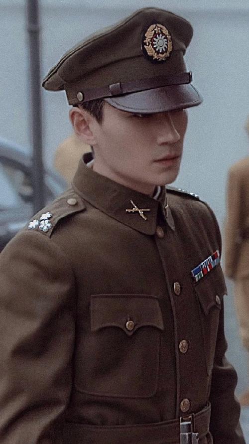 影视剧中男演员穿军装有多帅#  就问谁能顶得住叛逆者林楠笙!