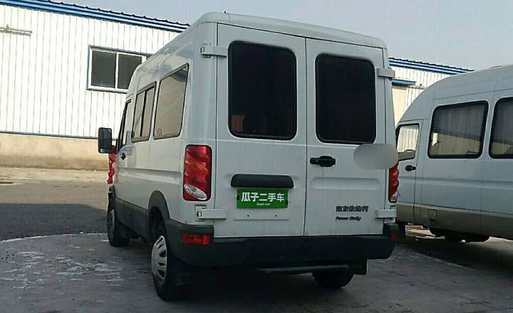 依维柯power daily 2017款 2.5t经典a32客车中顶6-7座47z5