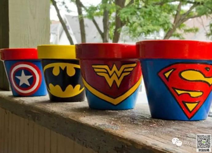 小手工 创意手工    编者按:装饰花盆的方法是在太多,可以涂鸦,可以用