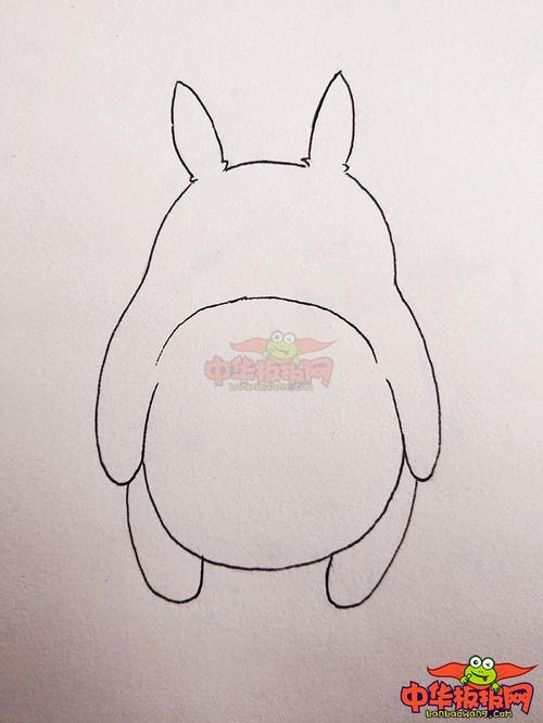 短短的胖胖的,再在肚子上画上一个圆圆的圈,超可爱的大肚子就画出来啦