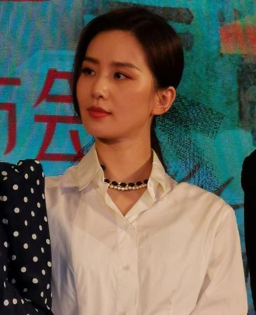 网友手机原相机下的刘诗诗,真实颜值你敢相信?整没整容一眼看出
