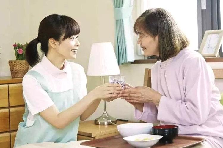 采访日本介护学校老师讲述日本介护优势在哪里