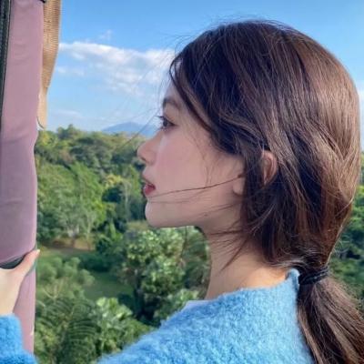 2021最新侧脸精致的好看女生微信头像 太阳不是突然下山的热情与期待