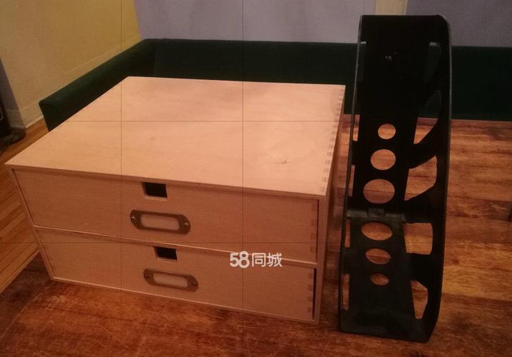 回国甩卖 各种文具 网线 桌面收纳盒 1. 记号笔 2刀 2. 得力订