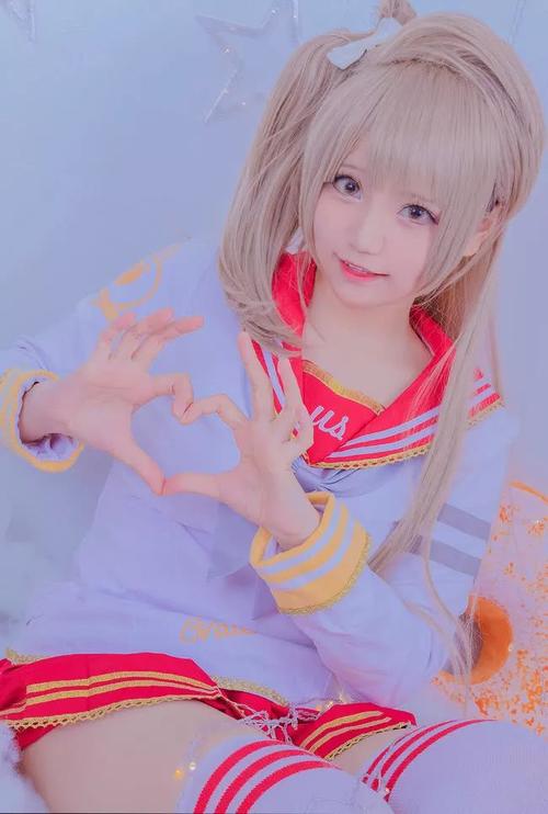 制服白丝红裙南小鸟cosplay,小姐姐给你比心噢!