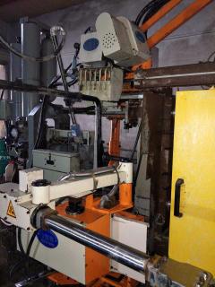 工厂转让,伊之密300吨压铸机带一手有输送,年份新成色好!