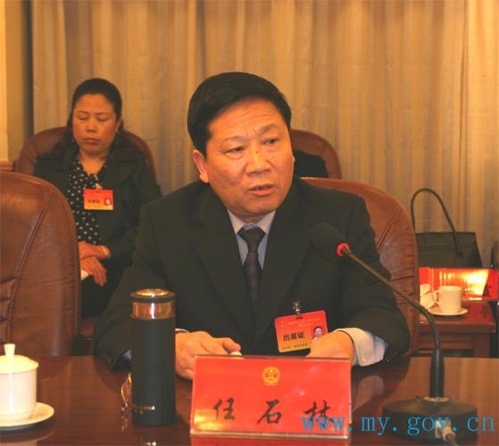  p>任石林,男,汉族,1948年9月生,四川盐亭人,1987年7月省委党校政治