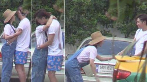 的时候,有娱记拍到白百合约会旁人,并且举止亲密,网友戏称"一指弹",如