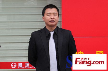住宅部总监李德新,工商部总监刘彬,住宅部深圳区域总监武凤杰,工商部