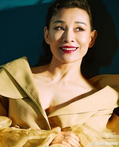 陈冲,1961年生于上海,一个马上60岁的女演员,导演,编剧,母亲,妻子.