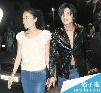 谢霆锋王菲复合 家中甜蜜亲吻共餐