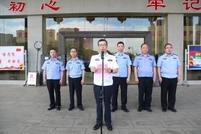 石鼓公安分局举行处突警用装备发放仪式
