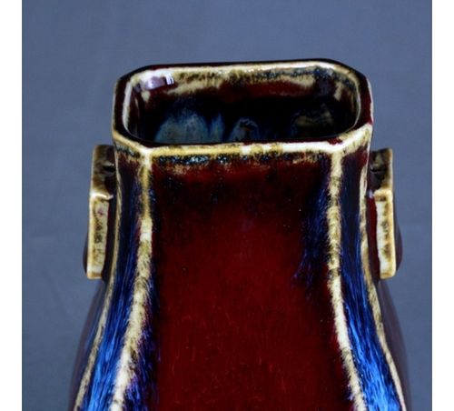 清雍正窑变釉贯耳瓶