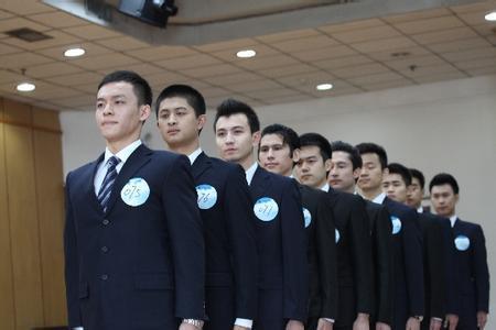 男孩子面试空乘报名一样火爆