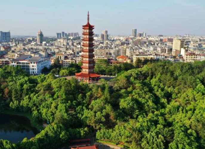 赣州景点南康文峰塔有人关注