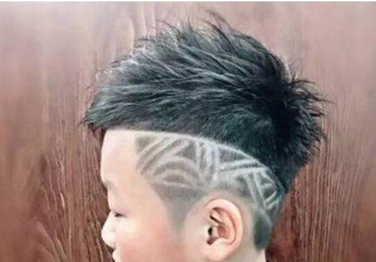 男孩钻石刻痕发型图片