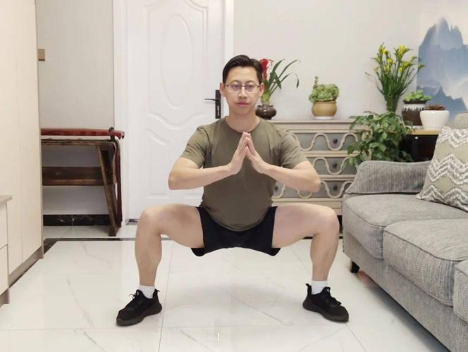 动作2升级版:侧蹲静止