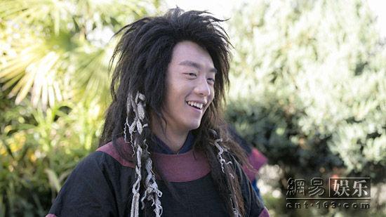 网易娱乐8月15日报道由郑恺,孙坚主演的古装喜剧电影《江湖论剑