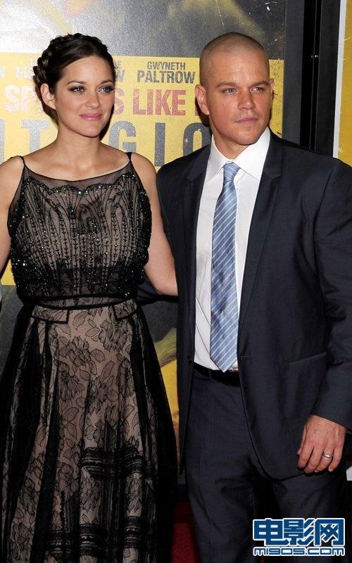 《传染病》纽约首映 玛丽昂·歌莉娅复古秀美背