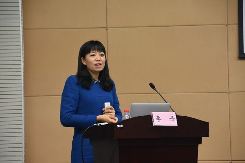 哈尔滨商业大学李红星教授做了"案例撰写——反思与探索"的专题分享.