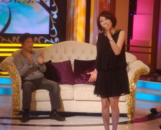 图文:李翊君讲与老公银色恋 年龄相差十七岁婚姻美满