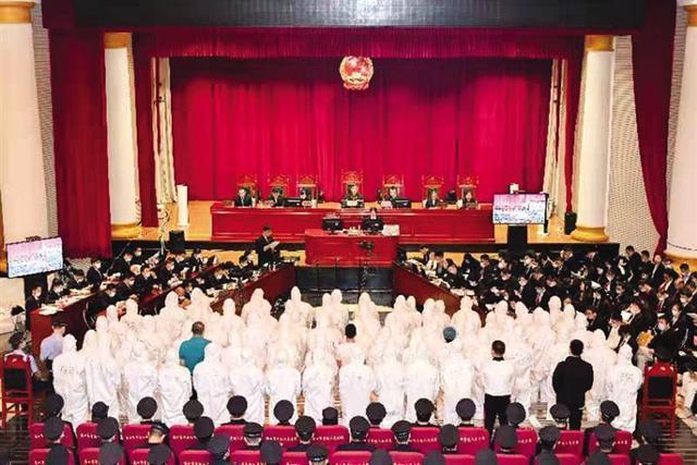 三亚陈某东等79人涉黑犯罪案件昨