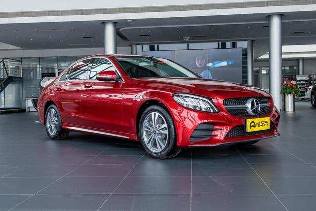 2020款奔驰c跌至24万,降价6万的背后,反映出奔驰真实困境