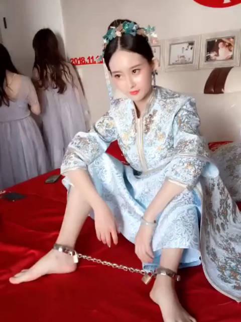 新娘戴脚镣是什么情况