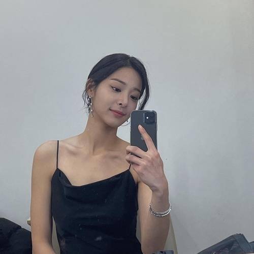 韩国女艺人薛仁雅发近照