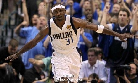 "喷气机"杰森-特里39岁生日快乐!新赛季要在雄鹿发挥余热啦.[蛋糕]