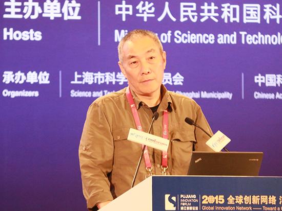 上图为华大基因科技服务有限公司董事长汪建(图片来源:新浪财经 顾国